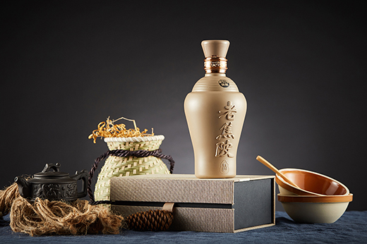 陶瓷黄酒酒瓶实景拍摄